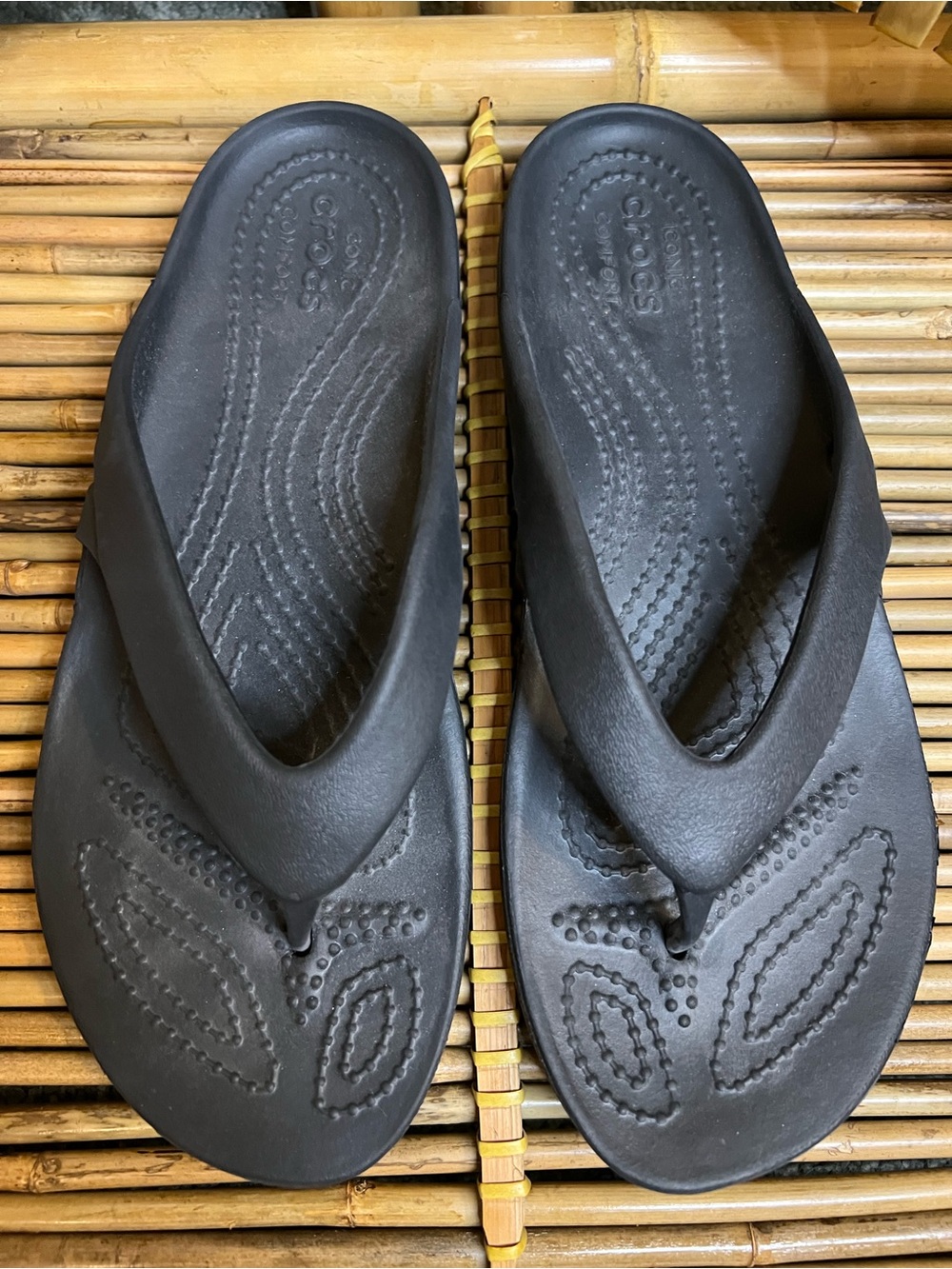 CROCS Black Classic Flip Clog Sandals